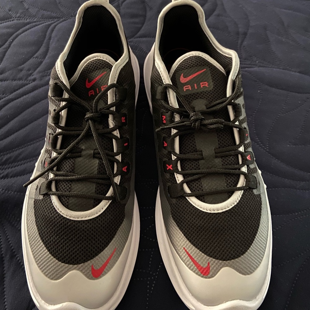 Mens Nike Air tennis shoes